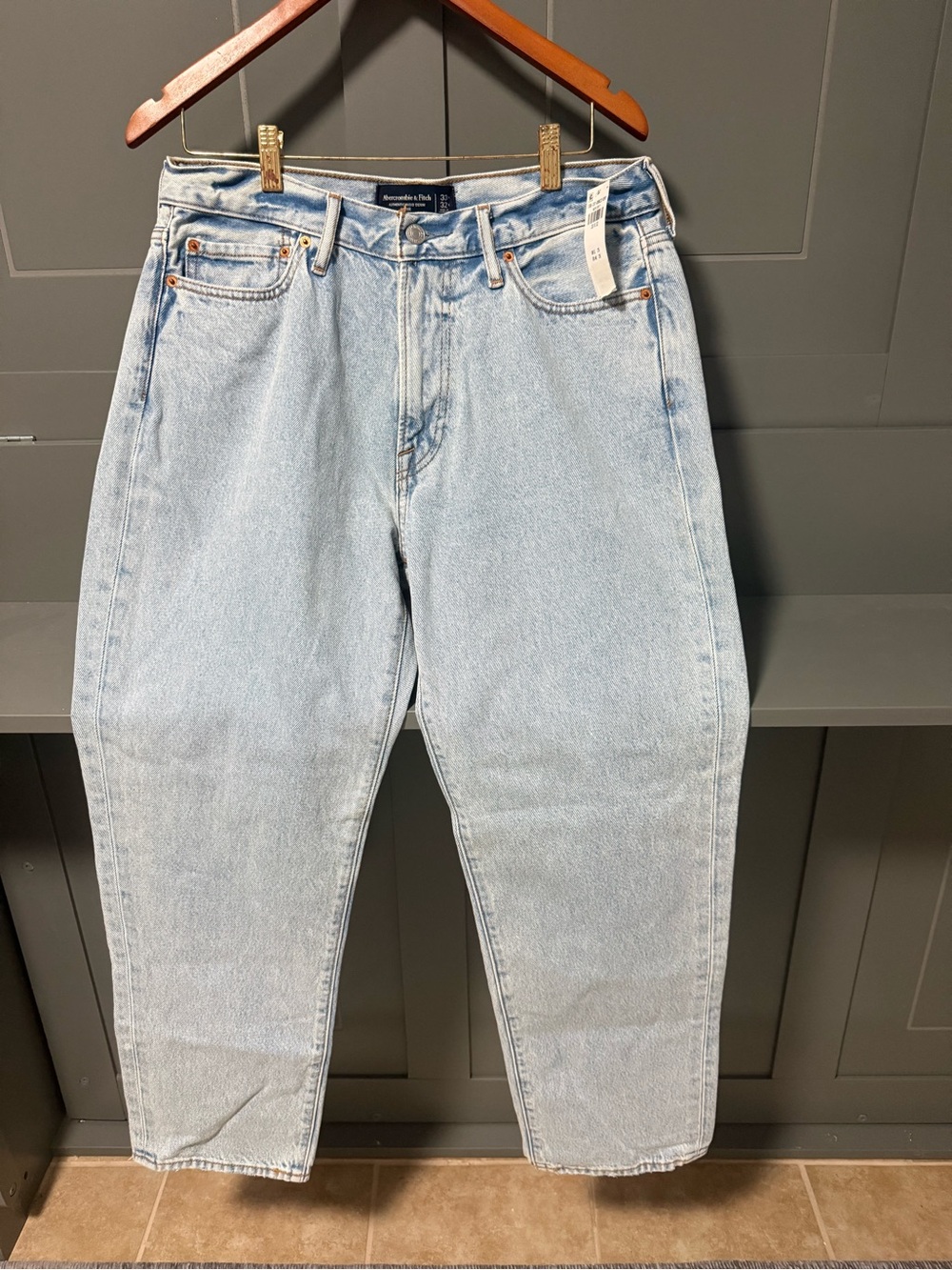 Abercrombie & Fitch Light Wash Relaxed Men’s Jeans